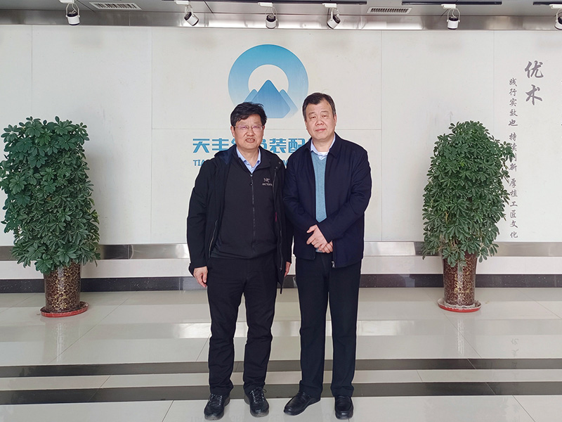 新鄉市人大副主（zhǔ）任、高新區黨工委書（shū）記翟洪凱（kǎi）到天豐綠色裝配集團調研