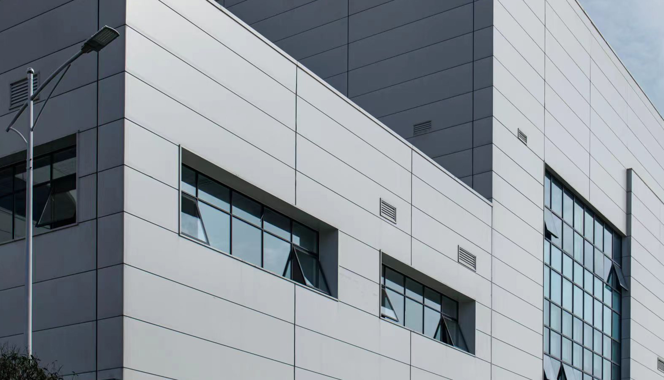 91麻豆国产福利品精聚氨酯封（fēng）邊岩棉夾芯板