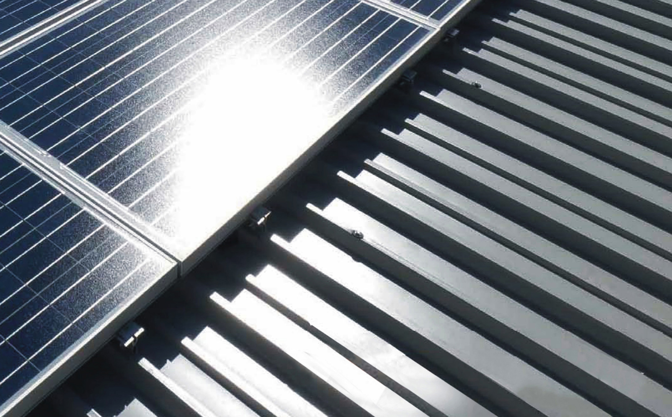 屋麵（miàn）光伏高集成 節（jiē）能降耗高能效